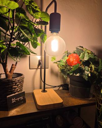 TVÄRHAND Lampada da tavolo IKEA, colore nero/bambù