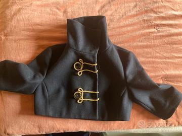 Giacca corta con cordini dorati