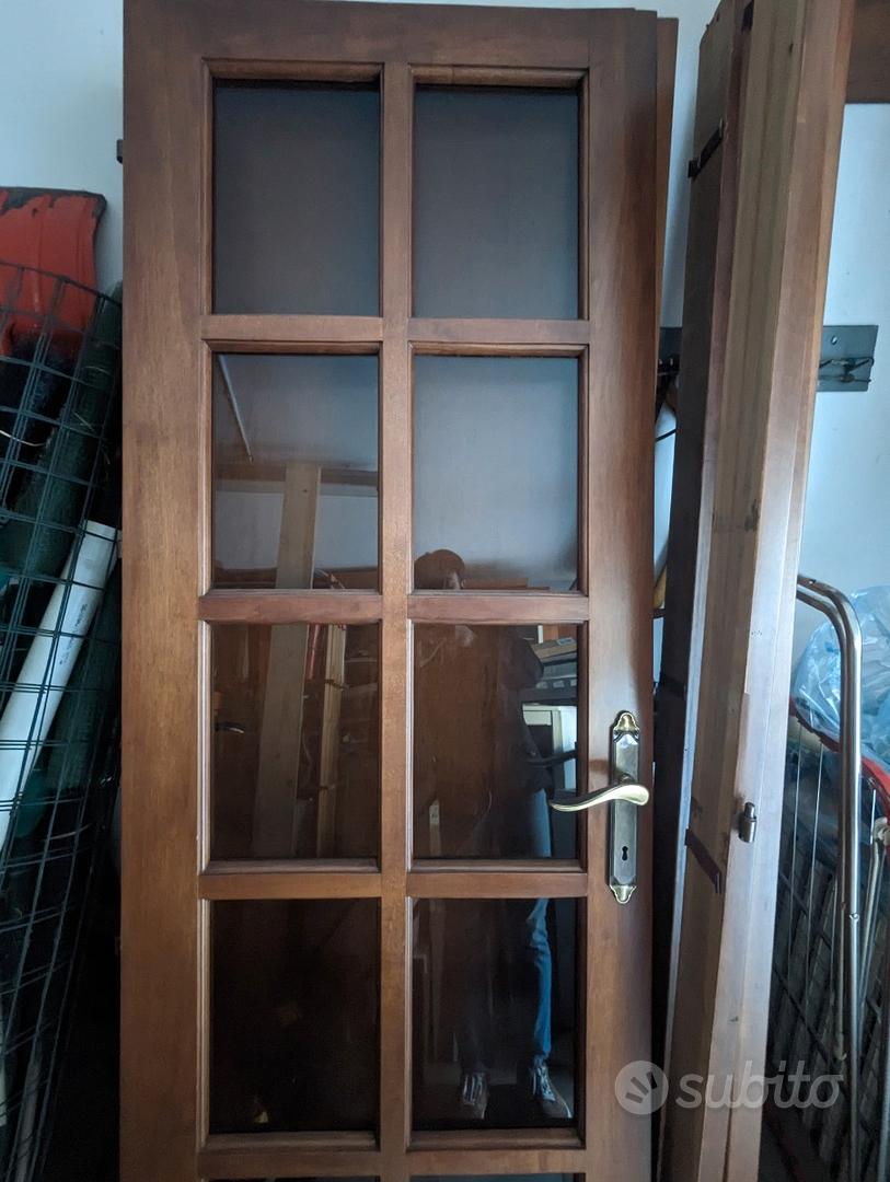 Porta in legno color noce con vetro tamburate - Arredamento e Casalinghi In  vendita a Lecco