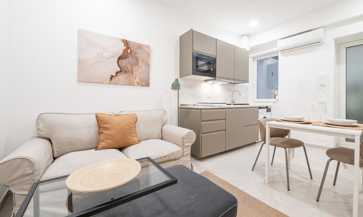 Monolocale ristrutturato al piano terra