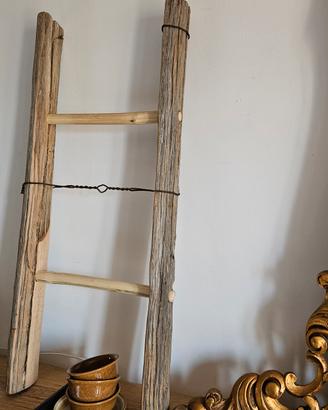 Scaletta decorativa in legno 