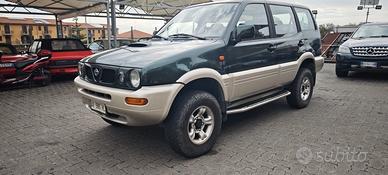 Nissan Terrano II 2.4i 12V cat 5 porte SE