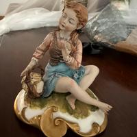 Statuina Capodimonte bambina con cestino