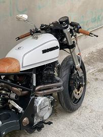 Moto curata nei minimi particolari