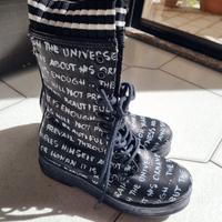 Stivali impermeabili con scritte