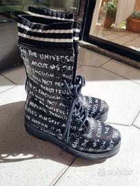 Stivali impermeabili con scritte