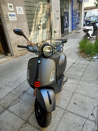 Vendoi vespa 300 GTS Super Sport 2023