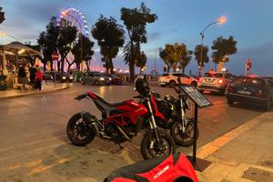 moto hypermotard 821
