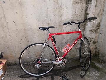 Bicicletta da corsa rossa CHESINI
