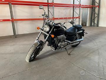 Honda vf 750 c 3900 euro