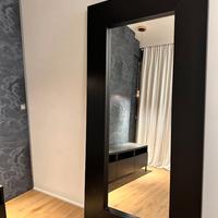 Specchio Ikea con cornice in legno nero 