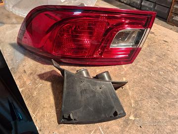 Faro posteriore sinistro clio 4 2015