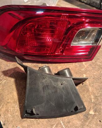 Faro posteriore sinistro clio 4 2015