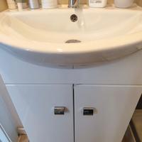 Mobile compreso di lavabo