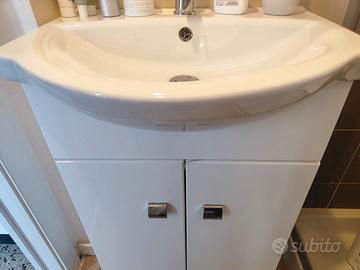 Mobile compreso di lavabo