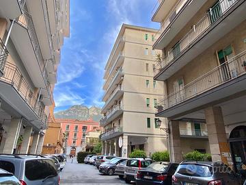 CENTRO - NEGOZIO di 42 mq - Euro 850,00