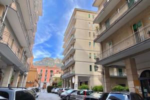 CENTRO - NEGOZIO di 42 mq - Euro 850,00