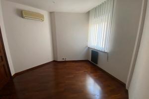 Si affitta stanza uso ufficio