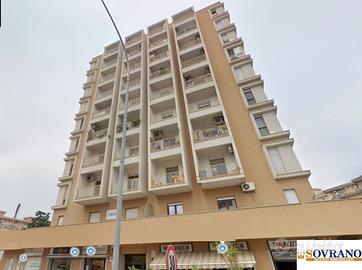 L. DA VINCI: AMPIO APPARTAMENTO CON BOX AUTO