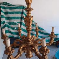 Lampadario in legno dorato