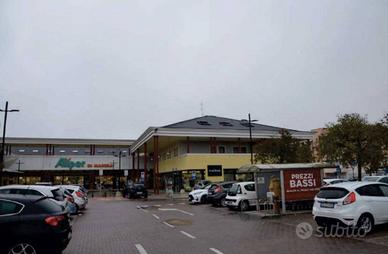 Immobile in asta di 95 m² con 2 locali e box auto 