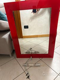 Specchio rosso per bagno con lampada