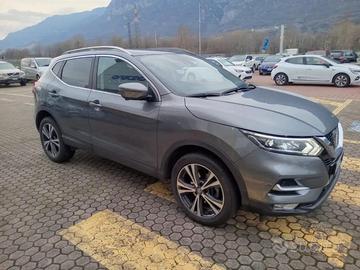Macchina Nissan