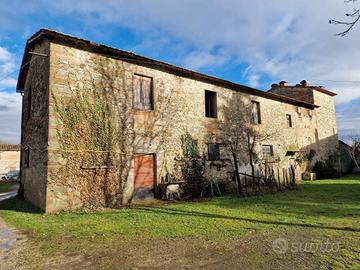 Rustico / Casale di 280 m² con più di 5 locali e b