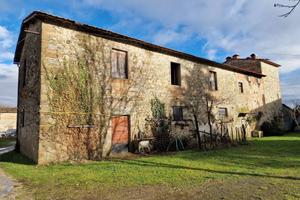 Rustico / Casale di 280 m² con più di 5 locali e b