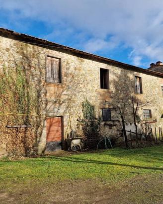Rustico / Casale di 280 m² con più di 5 locali e b
