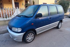Nissan Serena diesel - 6 posti