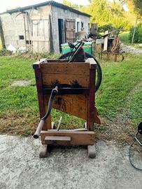 Vecchio sgrana pannocchie funzionante