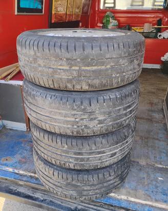 Gomme auto