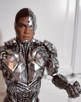 Hot Toys 1/6 Justice League Cyborg