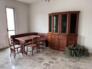 Soggiorno completo in legno massello – Mai usato!