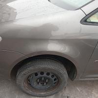 Parafango sx Volkswagen Touran anno 2008