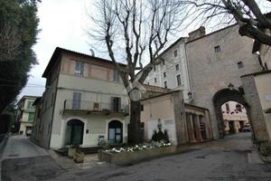 5 LOCALI A NOCERA UMBRA