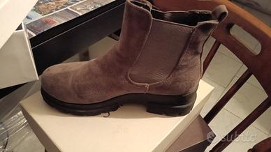 stivaletto marrone in camoscio da donna