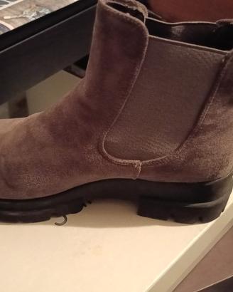 stivaletto marrone in camoscio da donna