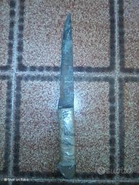 COLTELLO VINTAGE A MANICO LUNGO.