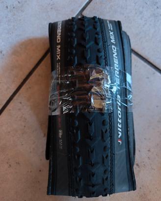 Copertone Vittoria terreno mix 700x38