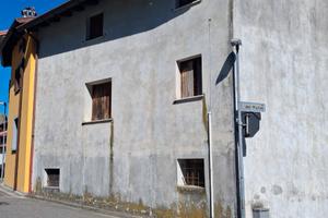 Trasaghis casa accostata