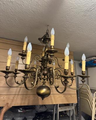 Lampadario a 12 lici