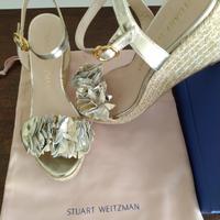 Stuart Weitzman sandalo zeppa pelle dorata 