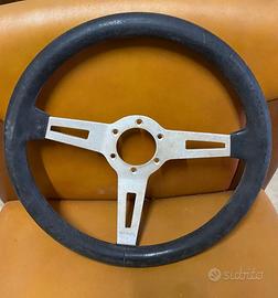 Volante in pelle Momo 