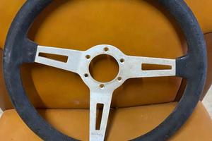 Volante in pelle Momo 