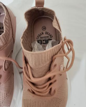 scarpe da tennis o quant'altro