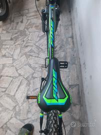 bicicletta Mountain bike