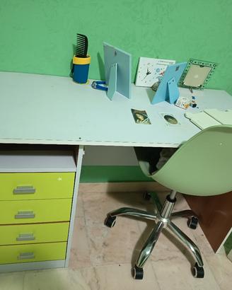 scrivania completa di 4 cassetti 