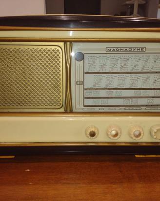 Radio vintage Magnadyne anni ‘50/‘60 – da restaura
